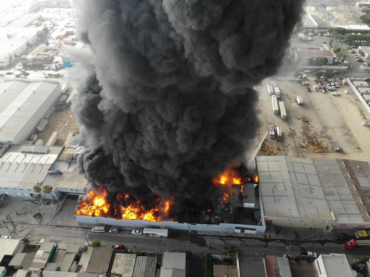 Fábrica incendiada